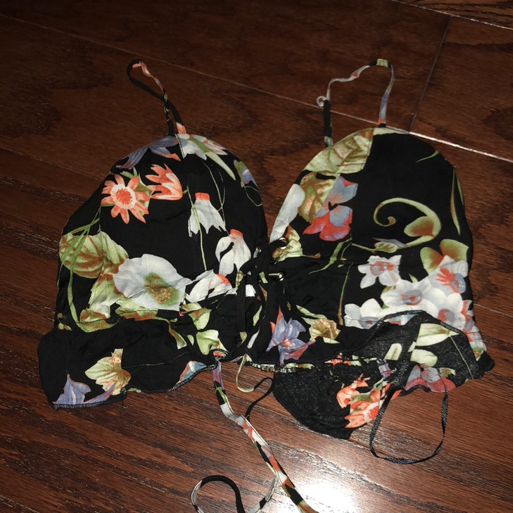 Floral Boutique Crop